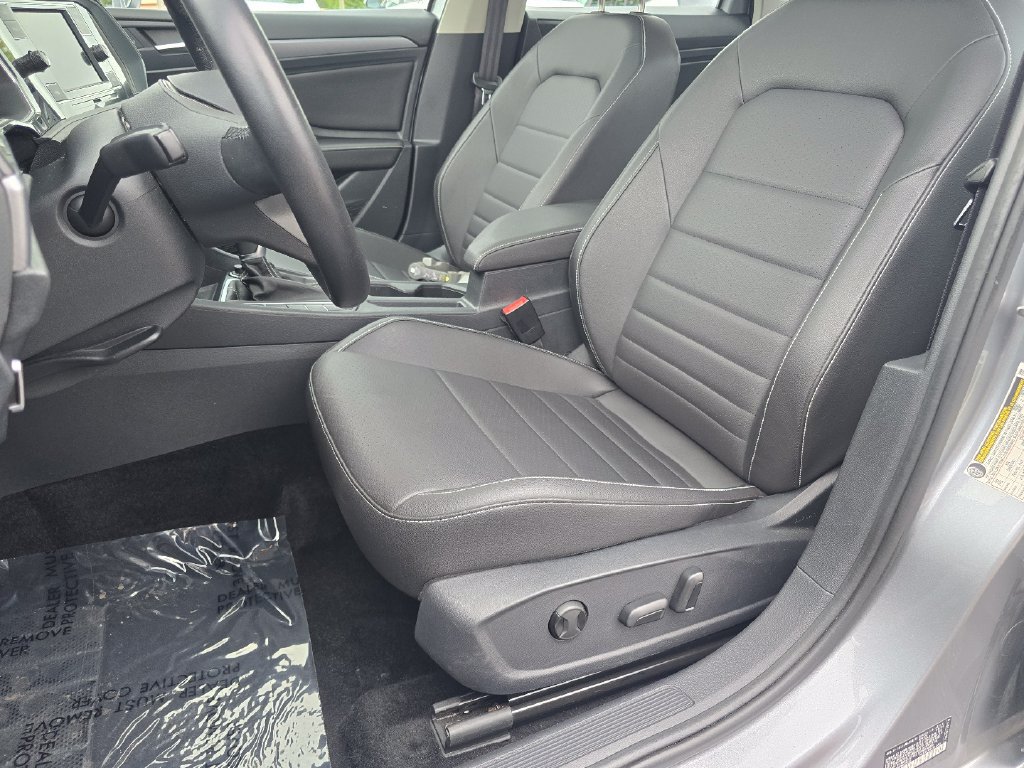 Used 2024 Volkswagen Jetta SE FWD image 30