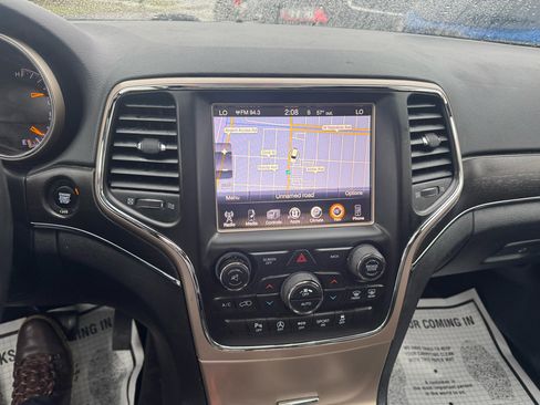 Used 2017 Jeep Grand Cherokee Limited w/ Luxury Group II image 9