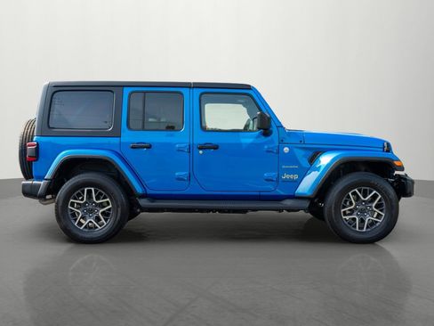 Used 2024 Jeep Wrangler Unlimited Sahara w/ Technology Group AWD/4WD image 8