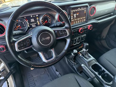 Used 2020 Jeep Gladiator Overland image 25