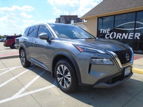 Used 2023 Nissan Rogue SV image 1