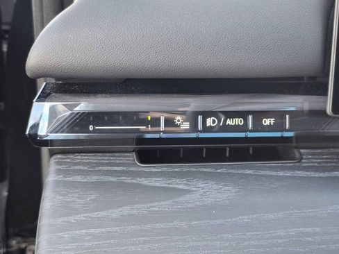 Used 2024 BMW i5 eDrive40i w/ Convenience Package image 27