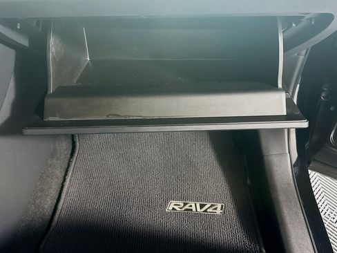 Used 2021 Toyota RAV4 XLE Premium AWD/4WD image 32