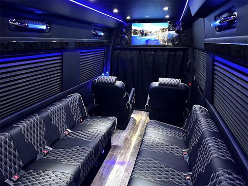 Used 2024 Mercedes-Benz Sprinter 3500 image 37