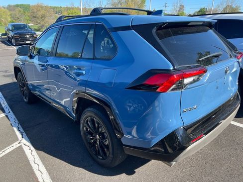 Used 2024 Toyota RAV4 SE w/ Convenience Package AWD/4WD image 4
