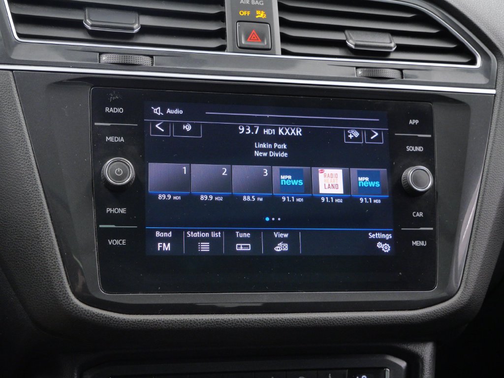 Used 2019 Volkswagen Tiguan SE w/ Panoramic Sunroof Package AWD/4WD image 25