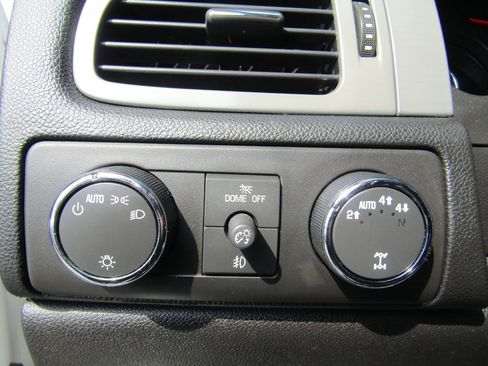 Used 2011 Chevrolet Avalanche LT w/ Luxury Package image 26