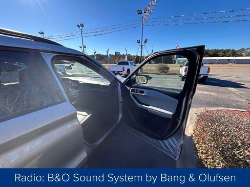 Used 2022 Ford Explorer XLT w/ Equipment Group 202A image 24