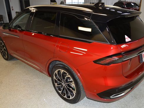 Used 2024 Lincoln Nautilus Reserve w/ Equipment Group 202A image 5