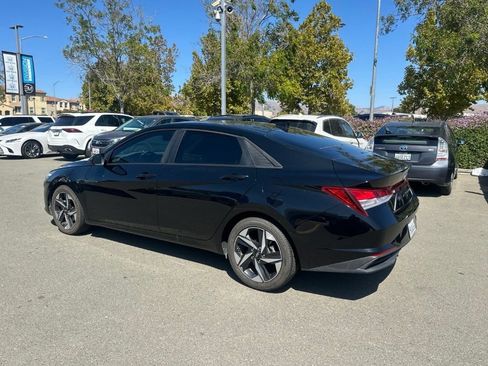 Used 2023 Hyundai Elantra SEL w/ Convenience Package FWD image 4