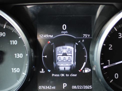 Used 2017 Land Rover Discovery Sport SE image 11