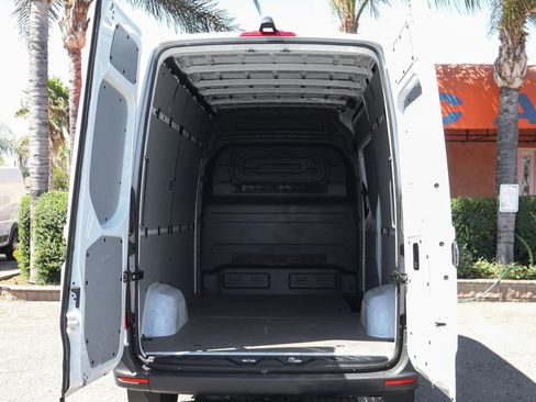 Used 2025 Mercedes-Benz Sprinter 2500 image 8