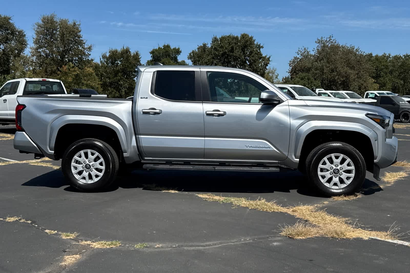Used 2025 Toyota Tacoma SR5 AWD/4WD image 8