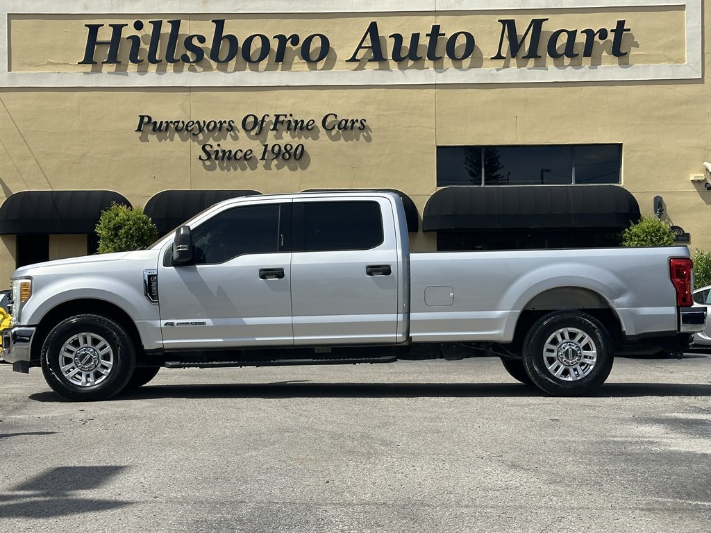 Used 2017 Ford F350 XLT w/ XLT Value Package RWD image 3