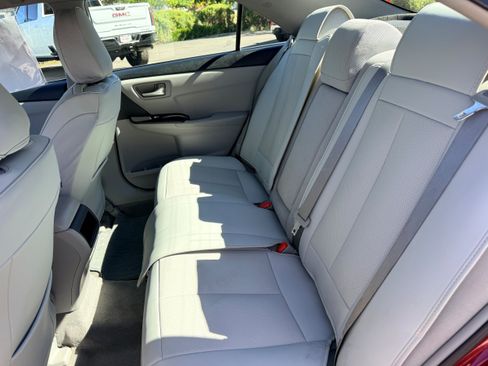 Used 2016 Toyota Camry LE FWD image 11