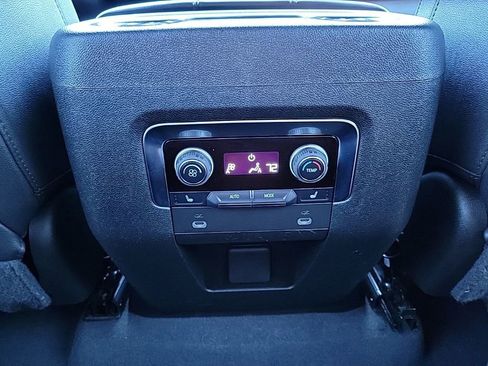 Used 2022 Chevrolet Suburban Z71 w/ Z71 Off-Road Package image 21