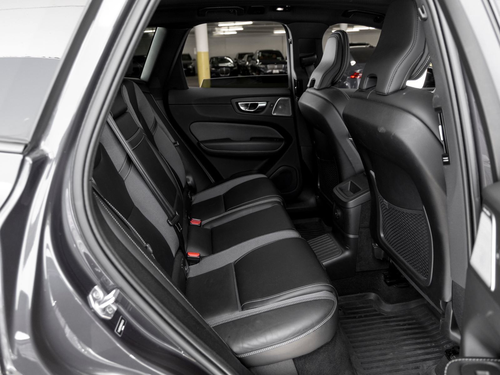 Used 2022 Volvo XC60 T8 R-Design w/ Advanced Package AWD/4WD image 24