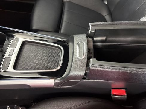 Used 2025 Mercedes-Benz GLB 250 4MATIC image 43