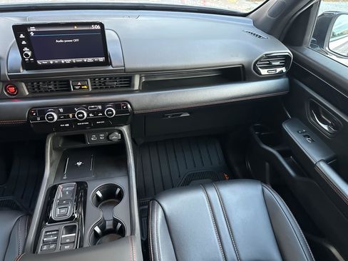 Certified 2025 Honda Pilot TrailSport image 19