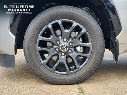 Used 2023 Toyota Sequoia Platinum AWD/4WD image 8