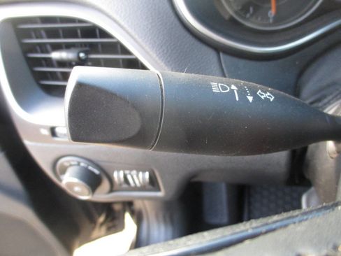 Used 2019 Jeep Cherokee Trailhawk w/ Cold Weather Group image 32