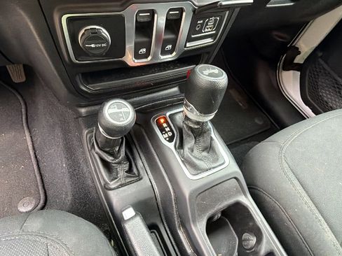 Used 2020 Jeep Wrangler Sport AWD/4WD image 29