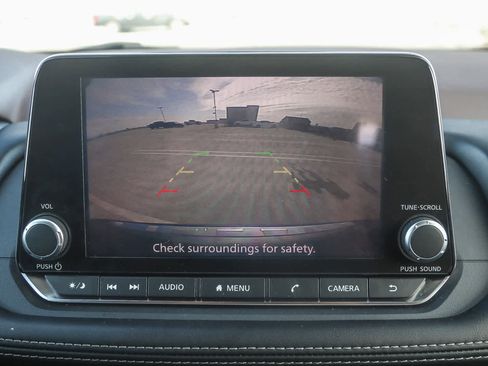 Used 2022 Nissan Rogue SV image 24