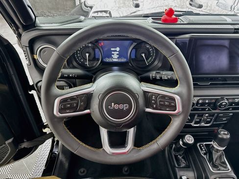 Used 2024 Jeep Wrangler Unlimited Sahara AWD/4WD image 15