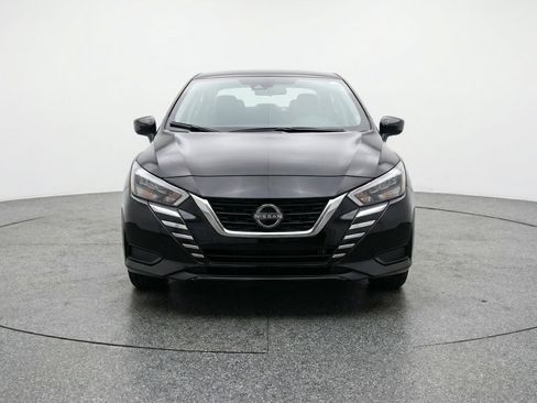 Used 2025 Nissan Versa SV image 2