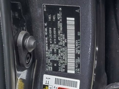 Certified 2024 Toyota Highlander LE image 29