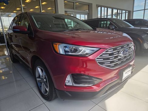 Used 2019 Ford Edge Titanium w/ Cold Weather Package AWD/4WD image 3