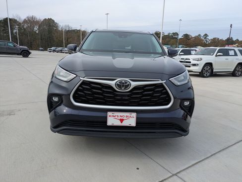 Used 2020 Toyota Highlander XLE image 2