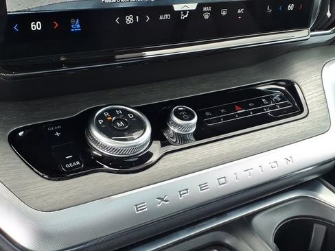 Used 2025 Ford Expedition Max Platinum AWD/4WD image 27
