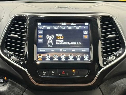 Used 2019 Jeep Cherokee Overland w/ Technology Group image 28