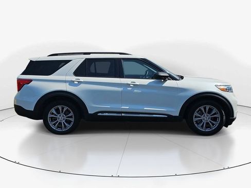 Used 2023 Ford Explorer XLT w/ Equipment Group 202A image 2
