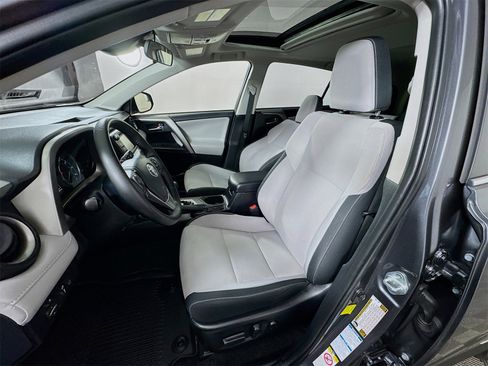 Used 2018 Toyota RAV4 XLE image 14