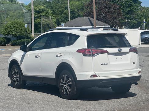 Used 2017 Toyota RAV4 LE AWD/4WD image 4