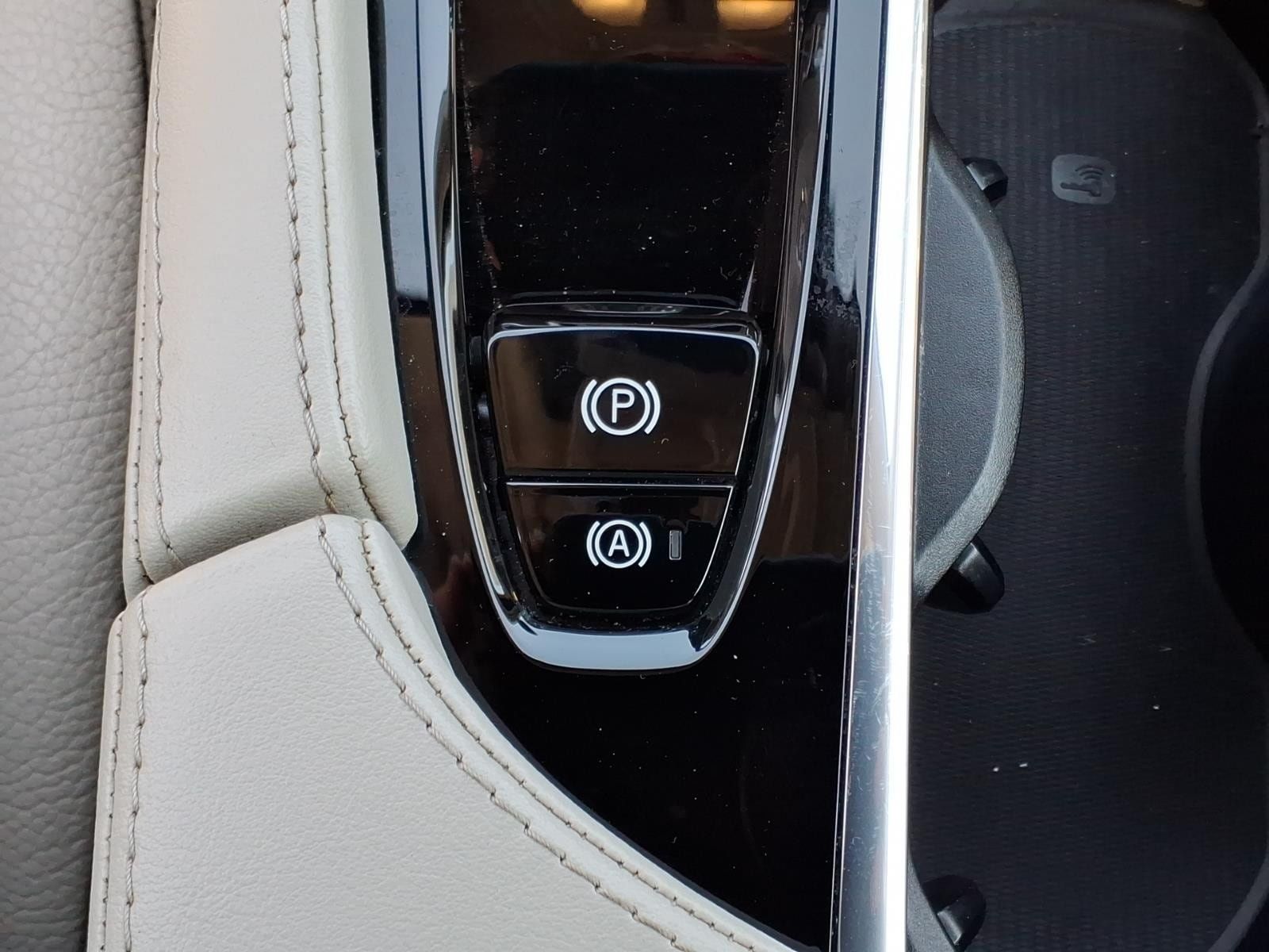 Used 2023 Volvo XC90 B6 Plus w/ Protection Package Premier AWD/4WD image 15
