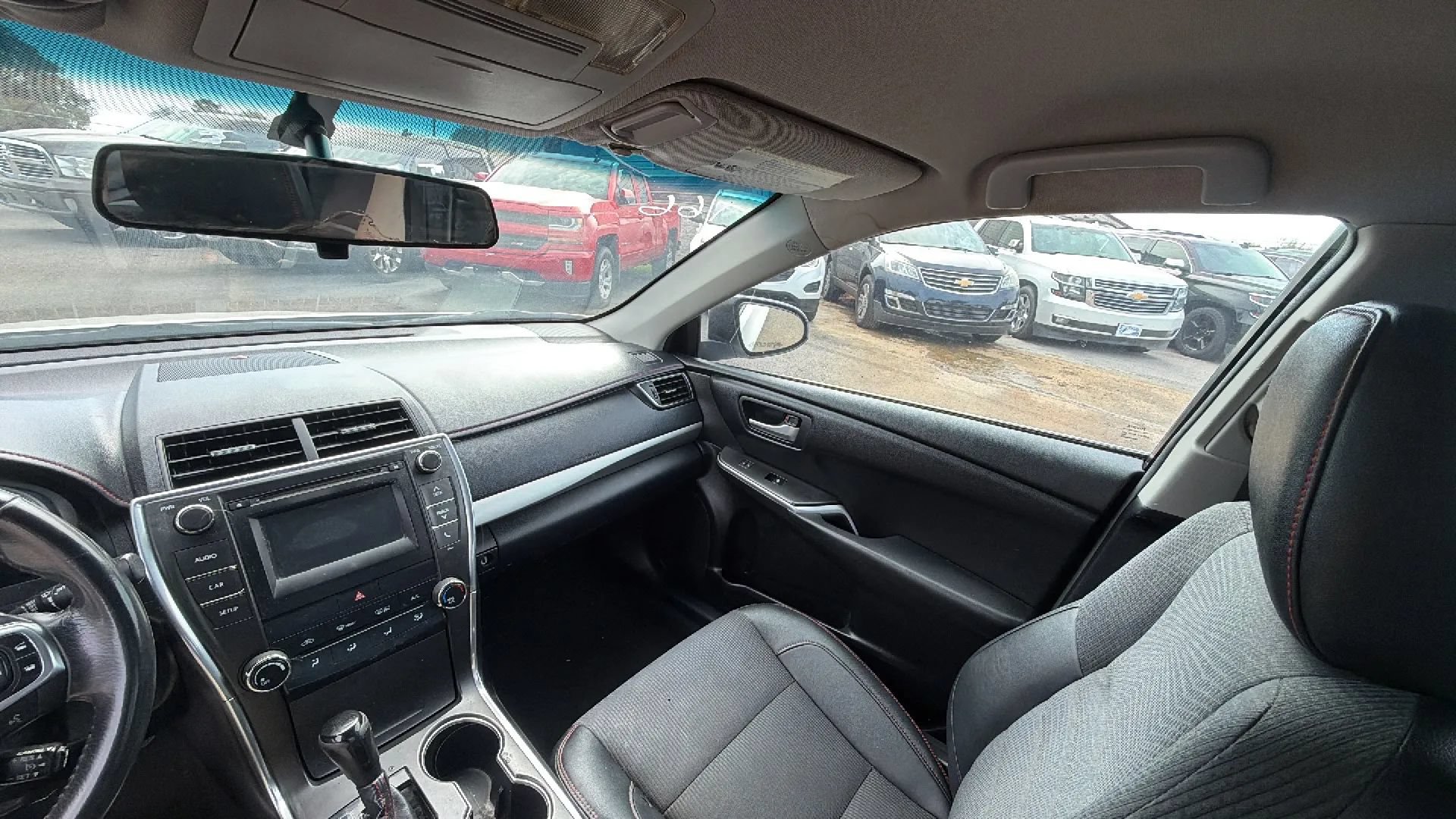 Used 2017 Toyota Camry SE FWD image 2