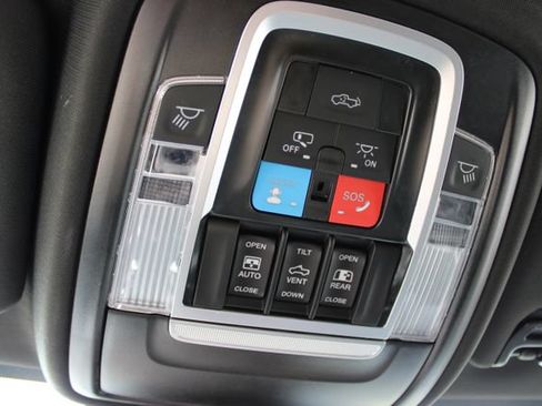 Used 2025 RAM 2500 Laramie AWD/4WD image 31