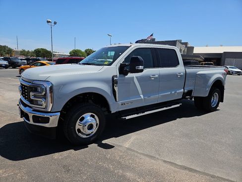 New 2026 Ford F350 Lariat w/ FX4 Off-Road Package AWD/4WD image 5