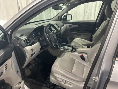 Used 2019 Honda Pilot Touring image 8