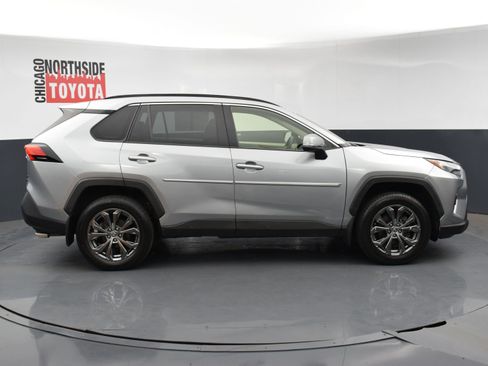 Used 2022 Toyota RAV4 XLE Premium image 5