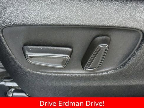 Used 2023 Toyota Highlander FWD image 12