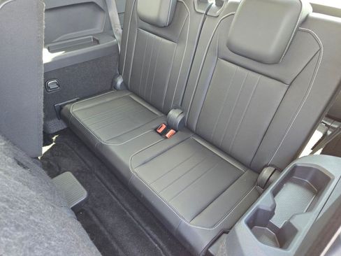 Used 2024 Volkswagen Tiguan SE FWD image 29