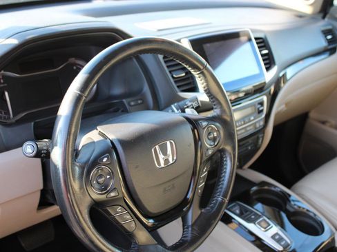 Used 2016 Honda Pilot Touring image 7