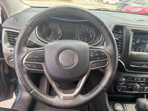 Used 2019 Jeep Cherokee Latitude w/ Cold Weather Group image 16