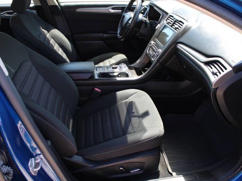 Used 2017 Ford Fusion SE w/ Fusion SE Technology Package FWD image 12