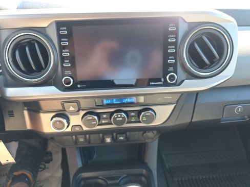 Used 2022 Toyota Tacoma SR5 AWD/4WD image 16