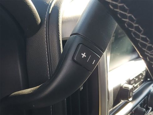 Used 2015 GMC Sierra 1500 SLT w/ SLT Crew Cab Value Package image 30